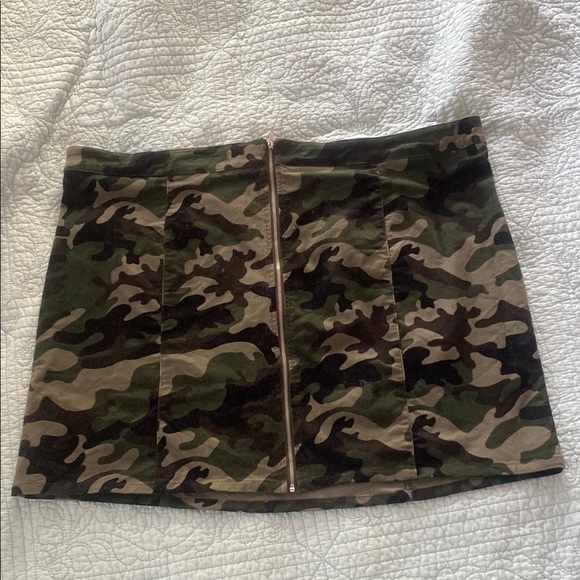 Charlotte Russe Camo Mini Skirt - Picture 1 of 3